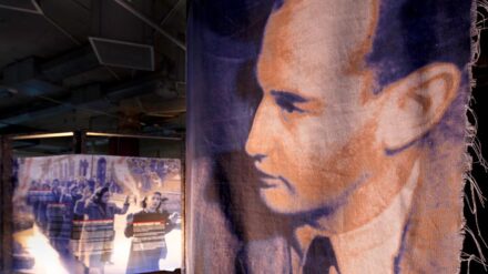 Eine Wanderausstellung erinnert zum 100. Geburtstag an Raoul Wallenberg, der in Ungarn zahlreiche Juden gerettet hat.