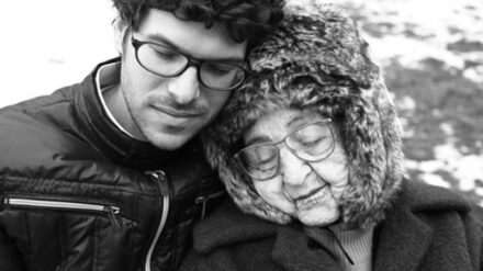 Miriam Weissenstein mit ihrem Enkel, der im Film eine große Rolle spielt.