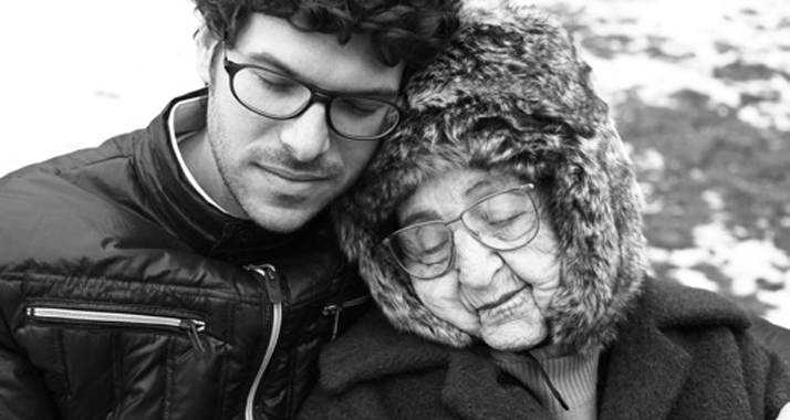 Miriam Weissenstein mit ihrem Enkel, der im Film eine große Rolle spielt.