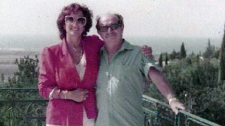 Der Liedermann Haim Hefer (rechts) mit Radioproduzentin Rachel Haramati