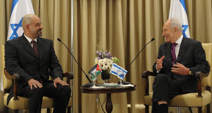 Israels Staatspräsident Schimon Peres beim Empfang des neuen jordanischen Botschafters Walid Obeidat
