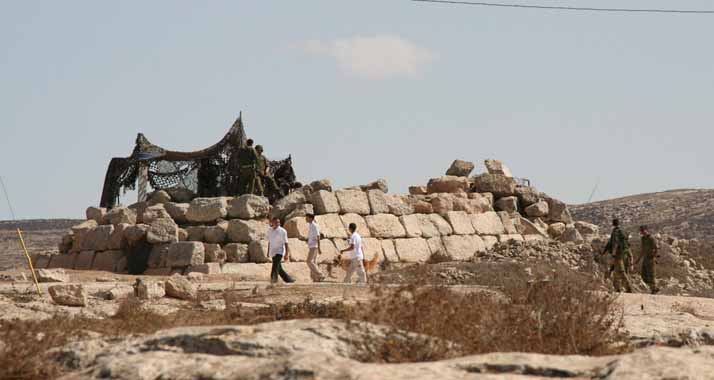 Karges Wohnen: Außenposten im Westjordanland sind oft sporadisch errichtet. "Peace Now" hat gegen zwei Orte Protest eingelegt.