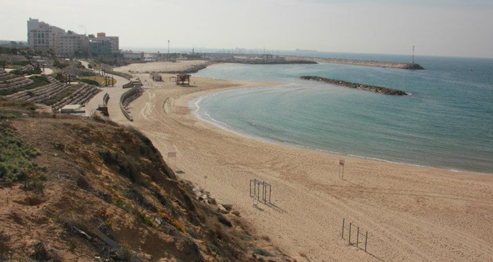 In der Nähe der Küste vor Aschkelon hat Netanjahu ausländischen Botschaftern den Ernst der Lage demonstriert.