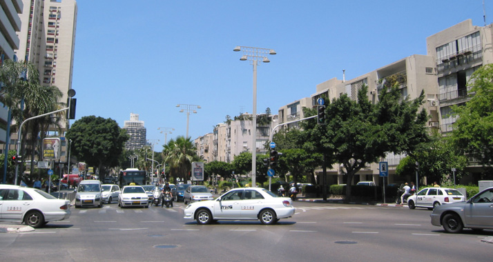 Im Zentrum von Tel Aviv hat sich ein Anschlag in einem Bus ereignet.
