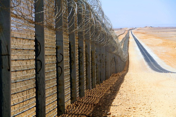 An der Grenze zu Ägypten hat Israel einen Sicherheitszaun errichtet, um sich vor Terroristen und illegalen Einwanderern zu schützen.