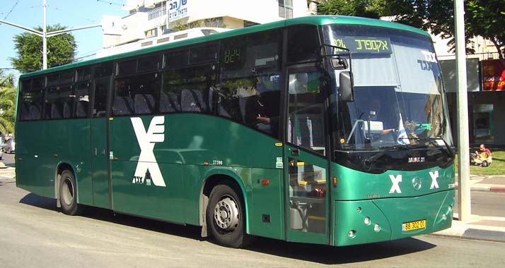 Für in Israel arbeitende Palästinenser aus dem Westjordanland wurden eigene Busse eingeführt. Im Bild: Bus der israelischen Gesellschaft "Egged" in Afula