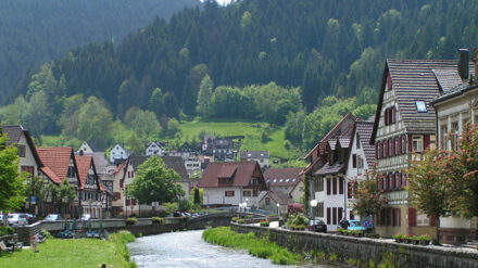 Grüne Wälder, kleine Dörfer und viel Ruhe: Israelis verbringen ihren Urlaub zunehmend im Schwarzwald. (Im Bild: Schiltach, Baden-Württemberg)