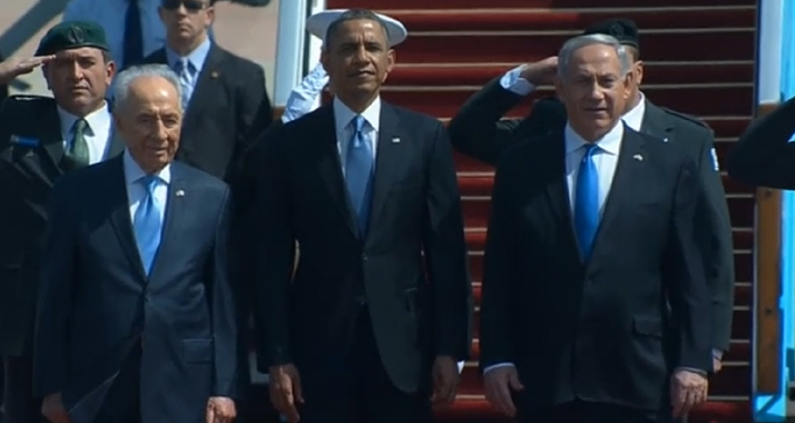 US-Präsident Obama begrüßt am Flughafen die "guten Freunde" Netanjahu (r.) und Peres (l.)