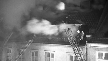 Am 13. Februar 1970 brannte das jüdische Altersheim in München lichterloh. Sieben Menschen starben in den Flammen. Hinter dem Anschlag stecken aller Wahrscheinlichkeit nach linksradikale Gruppierungen.