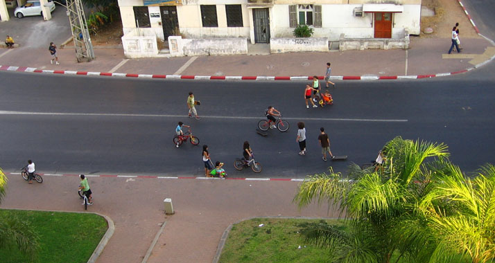 Am Versöhnungstag bleiben die meisten Straßen in Israel frei – und die Kinder bevölkern sie mit Fahrrädern, Rollern und Skateboards.