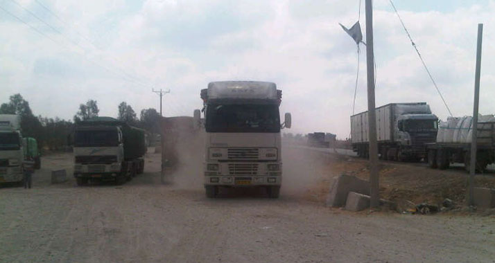 Die Lastwagen sollen Zement, Stahl und Kies in den Gazastreifen liefern.