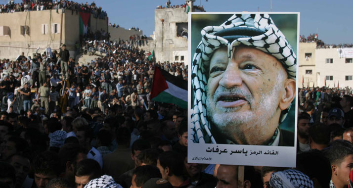 Wissenschaftler haben in der Leiche des Palästinenserführers eine erhöhte Polonium-Konzentration festgestellt. Im Bild: Trauerfeier für Arafat im Jahr 2004