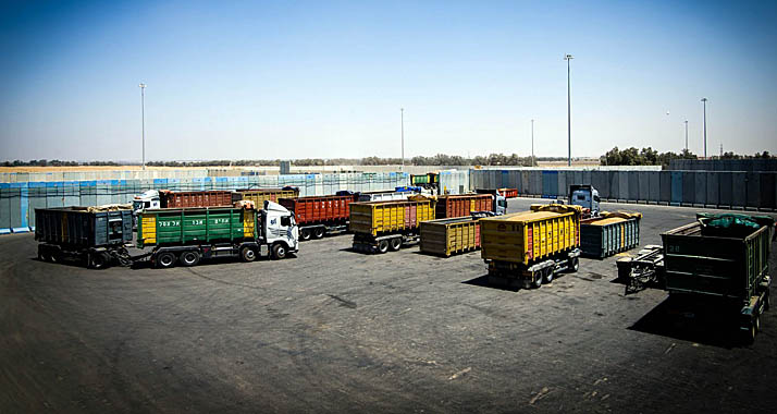 Zumindest für die UNO dürfen Lastwagen wieder Baustoffe über den Grenzübergang Kerem Schalom bringen.
