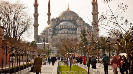 Blick auf die Sultan-Ahmed-Moschee, die Hauptmoschee Istanbuls