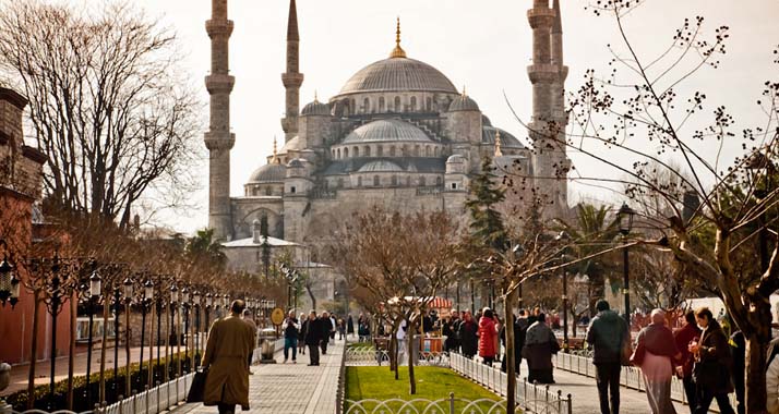 Blick auf die Sultan-Ahmed-Moschee, die Hauptmoschee Istanbuls