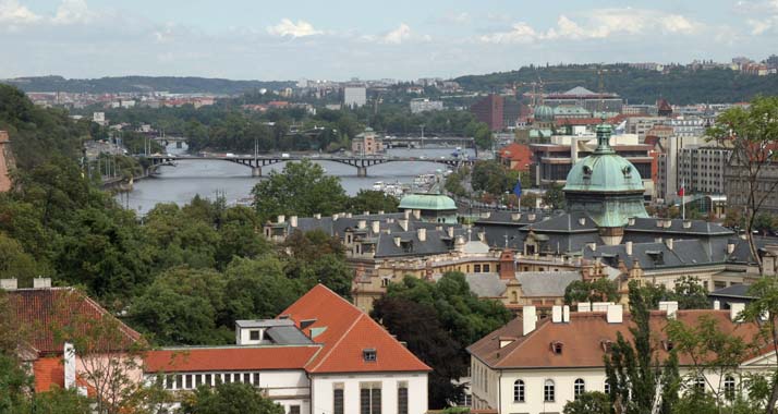 Die tödliche Explosion in der palästinensischen Botschaft in Prag gibt weiter Rätsel auf.