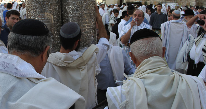 Der Priestersegen wird an der Klagemauer zum Pessach- und zum Sukkotfest gespendet.