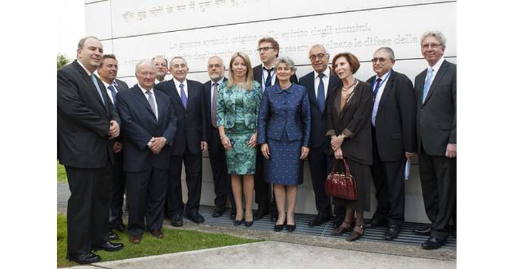 Gastgeber und Gäste bei der Eröffnung der vieldiskutierten Ausstellung am UNESCO-Hauptsitz in Paris