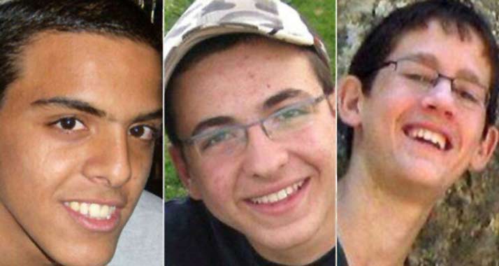 Die Entführten (v l.): Ejal Jifrach (19), Gilad Scha'ar (16) und Naftali Frankel (16). Sogar in Brasilien zeigen die Menschen Solidarität mit den Jungen.
