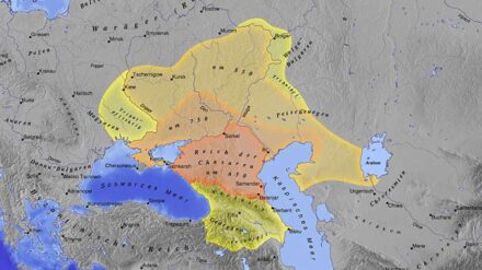 Das Reich der Chasaren erreichte im Frühmittelalter eine erhebliche Ausdehnung, bis ihr Einfluss im 10. Jahrhundert von der Kiewer Rus zurückgedrängt wurde.