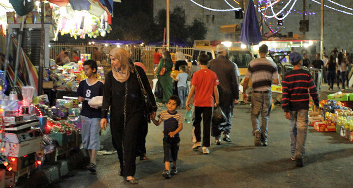 Damaskustor in Jerusalem: Abends zum Fastenbrechen pulsiert das öffentliche Leben.