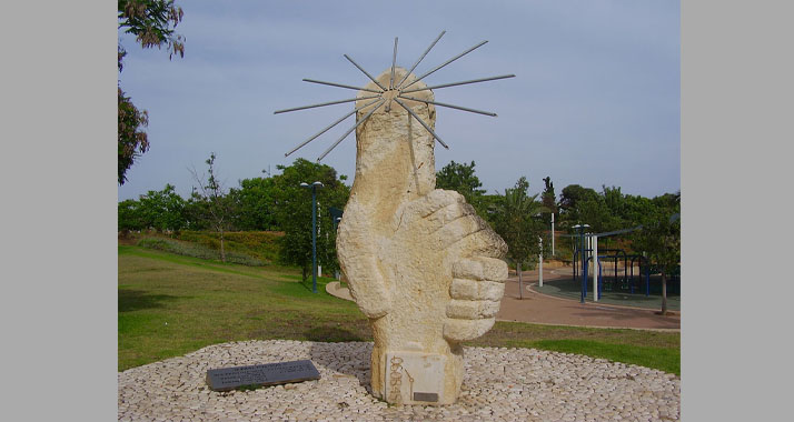 Dieses Denkmal in Petach Tikva erinnert an die drei Soldaten, die 2000 von der Hisbollah verschleppt wurden.