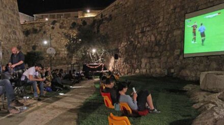 WM-Schauen unter den Mauern der Jerusalemer Altstadt