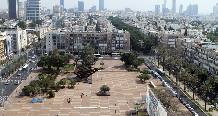 Auf dem Rabinplatz in Tel Aviv erklärten sich die Demonstranten solidarisch mit den Gemeinden am Gazastreifen.