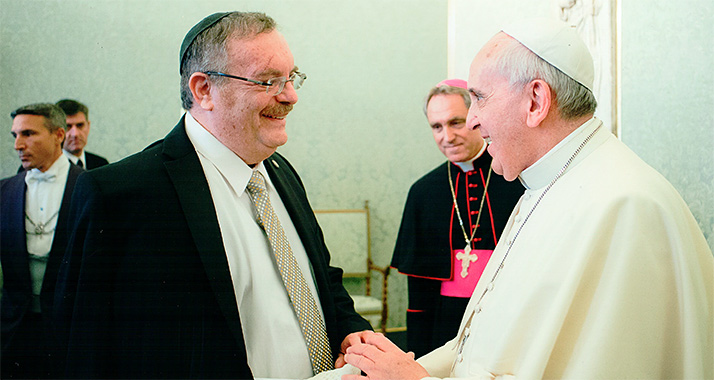 Der Präsident der Bar-Ilan-Universität, Herschkowitz, hat Papst Franziskus mit der höchsten Auszeichnung der Universität geehrt.