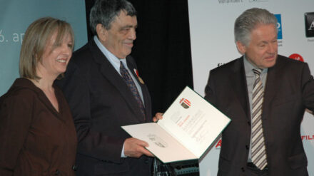 Im April 2009 erhielt Schagrir (M.) in Linz die oberösterreichische Landeskulturmedaille.