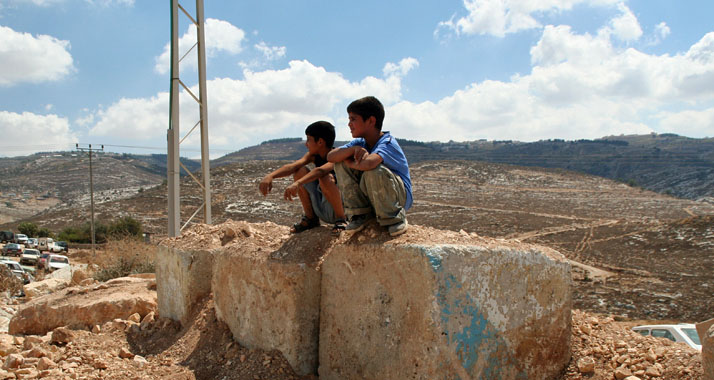 Palästinensische Kinder arbeiten laut HRW in israelischen Siedlungen. Über Kinderarbeit in den Palästinensergebieten verliert die Organisation kein Wort.