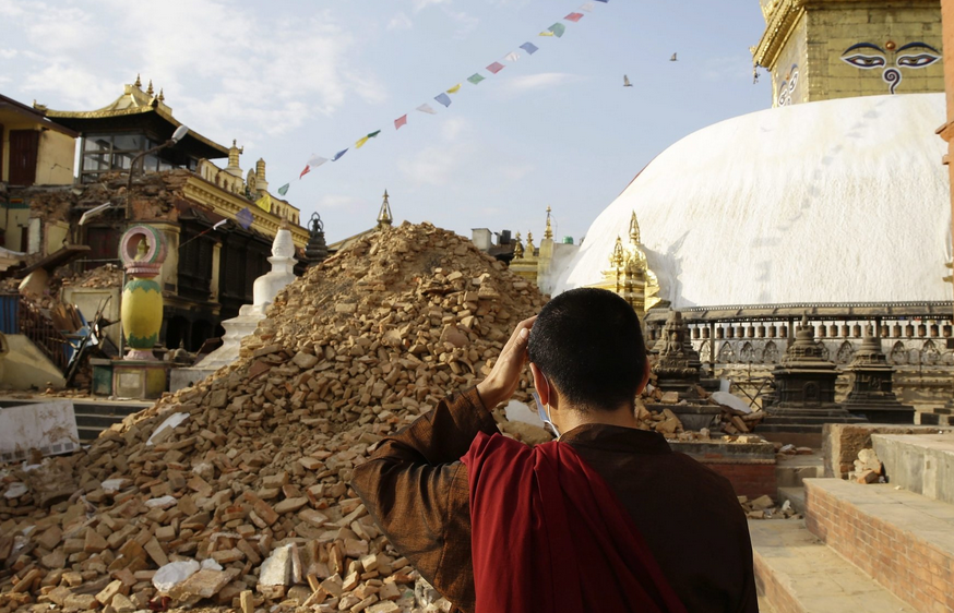 Bei dem Erdbeben im Himalaya sind mehr als 3.700 Menschen ums Leben gekommen und es gibt mehr als 6.500 Verletzte.