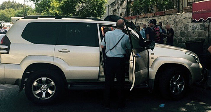 Mit diesem Fahrzeug hat der Palästinenser zwei Polizisten verletzt.