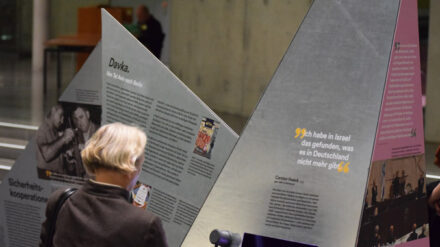 „Israelis & Deutsche: Die Ausstellung“ eröffnet einen audio-visuellen Zugang zu 50 Jahren deutsch-israelischen Beziehungen
