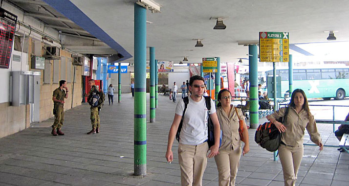 Auf dem Zentralen Busbahnhof im nordisraelischen Afula hatte eine Araberin ein Attentat vorgetäuscht (Archivbild)