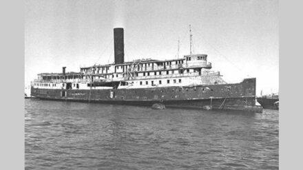 Das ehemalige Flüchtlingsschiff „Exodus“ 1952