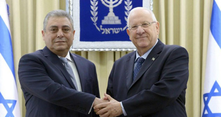 Hoffen auf friedvolle Zukunft in der Region: Chairat (l.) und Rivlin