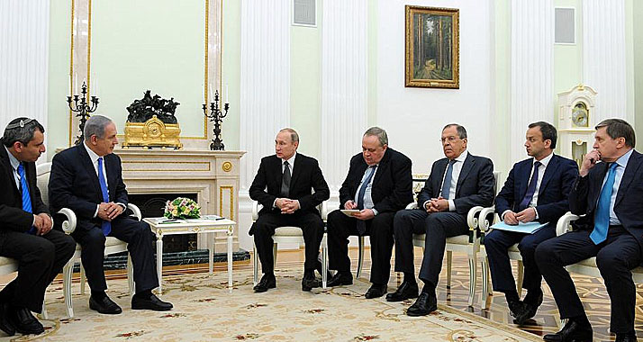 An dem Treffen zwischen Netanjahu und Putin nahm auch Einwanderungsminister Se'ev Elkin (l.) teil