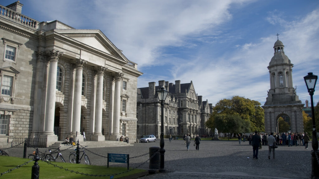 Am Trinity College in Dublin sollte der israelische Gesandte Se’ev Boker am Montag empfangen werden. Studentische Demonstranten verhinderten seinen Besuch.