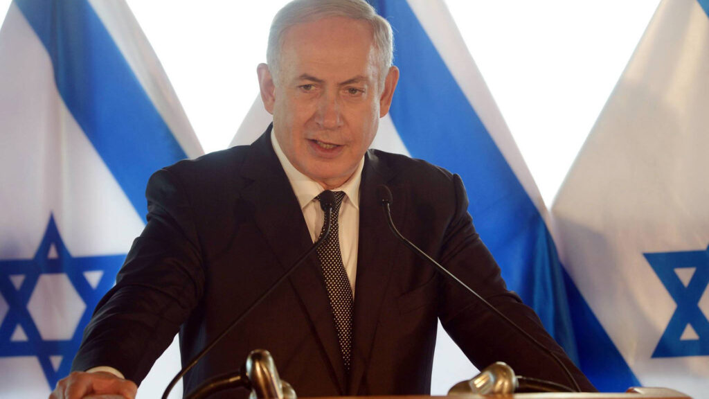 Benjamin Netanjahu sagte bei der Gedenkveranstaltung, Israel werde auch künftig hart auf Angriffe reagieren (Archivbild)