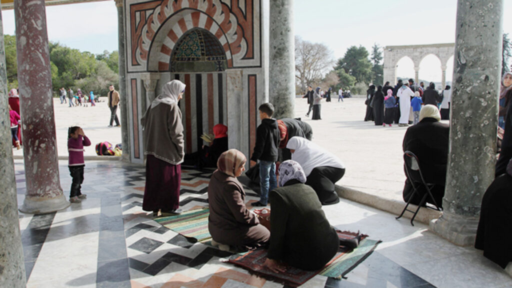 Muslimische Frauen und Kinder in der Al-Aksa-Moschee (Symbolbild)