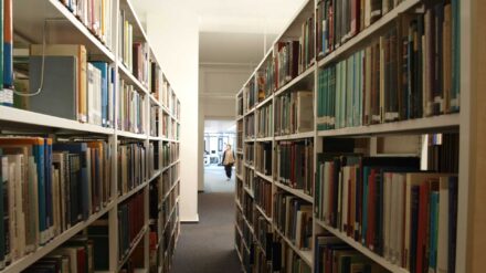 Licht am Ende des Büchertunnels: Mit dem Google Ngram Viewer lassen sich Bücher auf Begriffe hin durchsuchen