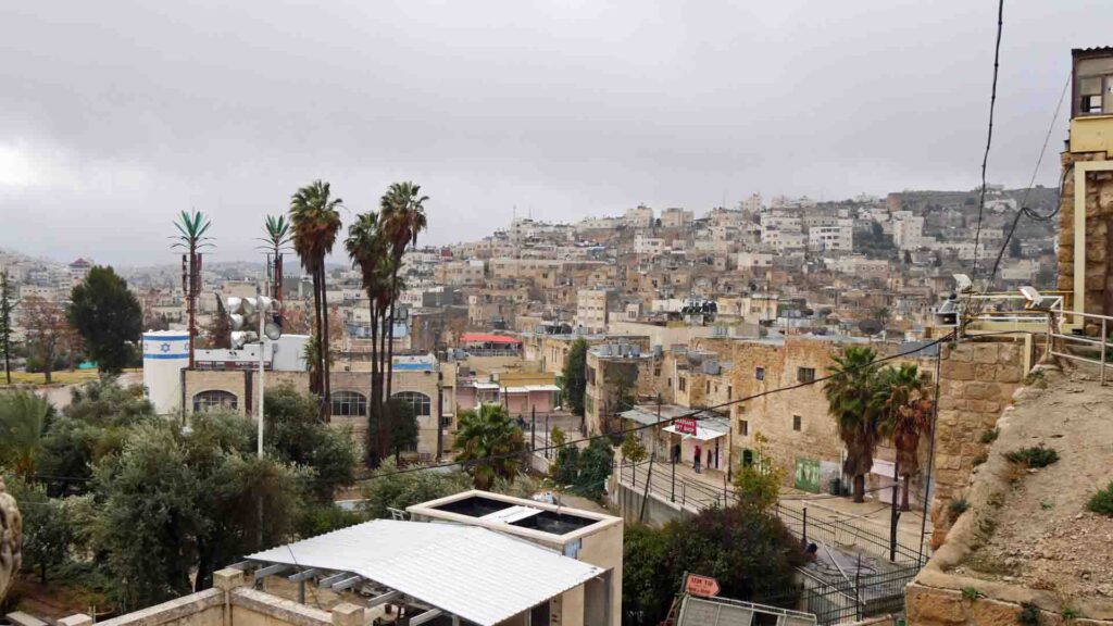 Hebron: die einzige Stadt, in der eine jüdische Gemeinde inmitten einer palästinensisch-arabischen Bevölkerung lebt