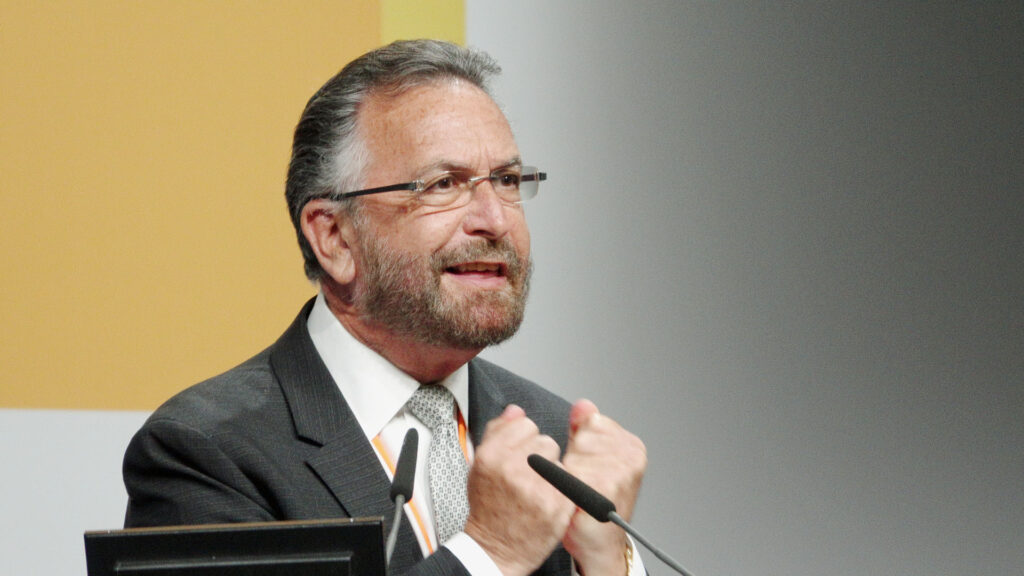Rabbi David Rosen hat für sein Engagement für interreligiöse Beziehungen mehrere Auszeichnungen bekommen