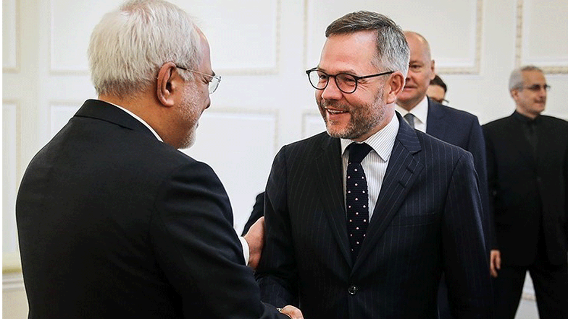 Staatsminister Michael Roth (rechts), hier mit dem iranischen Außenminister Mohammed Dschawad Sarif