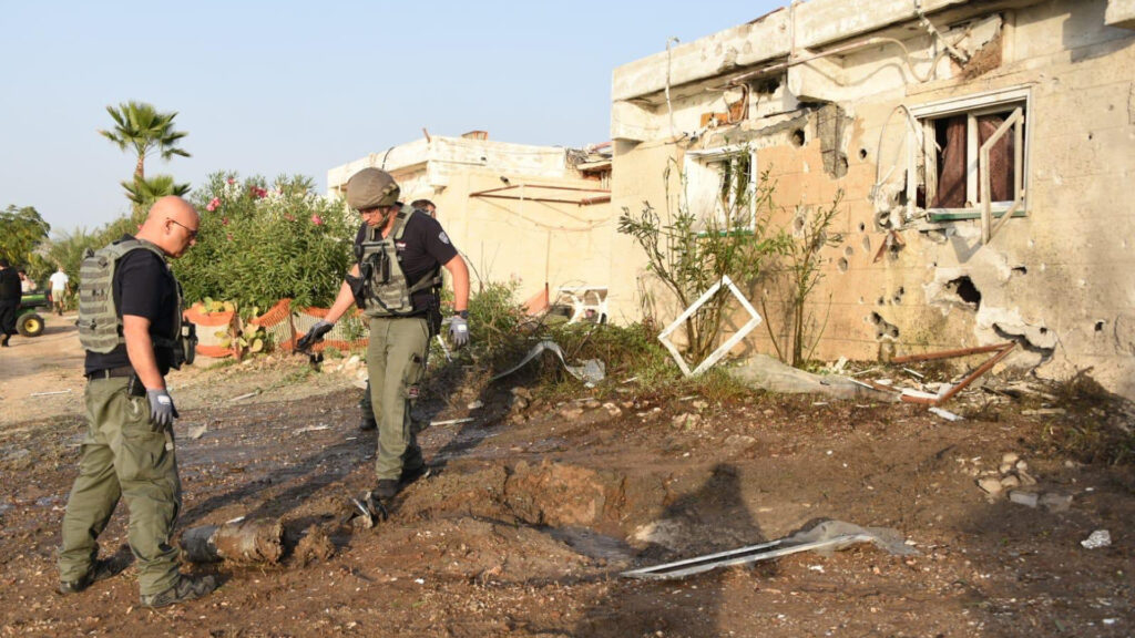 Mehrere Häuser wurden von Raketen getroffen, so wie dieses Gebäude am Mittwoch in Aschkelon