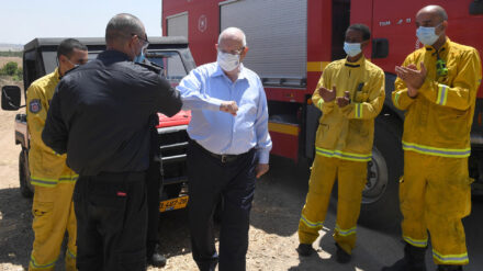 Dank vom Staatsoberhaupt: Rivlin besucht Feuerwehrleute