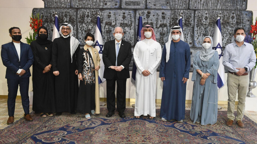 „Weiterer Schritt auf dem Pfad zu warmen Beziehungen“: Präsident Rivlin mit der Delegation aus zwei Golfstaaten