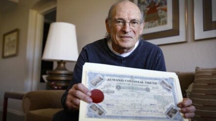 Ein besonderes Erbe: Der 85-jährige Marty Weiss hält nach knapp hundert Jahren die Aktien seiner Großmutter in den Händen