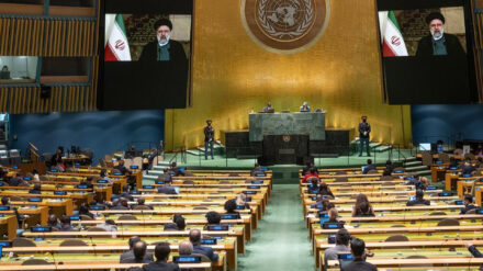 Die Rede des iranischen Präsidenten Raisi wurde auf den Straßen New Yorks von Protesten begleitet